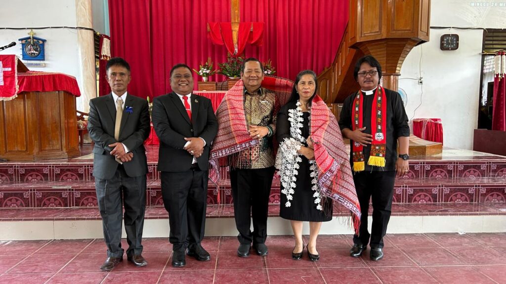Kunjungi Pantekosta HKBP Parlilitan, Rapidin Bantu Rp 50 Juta Untuk Revitalisasi