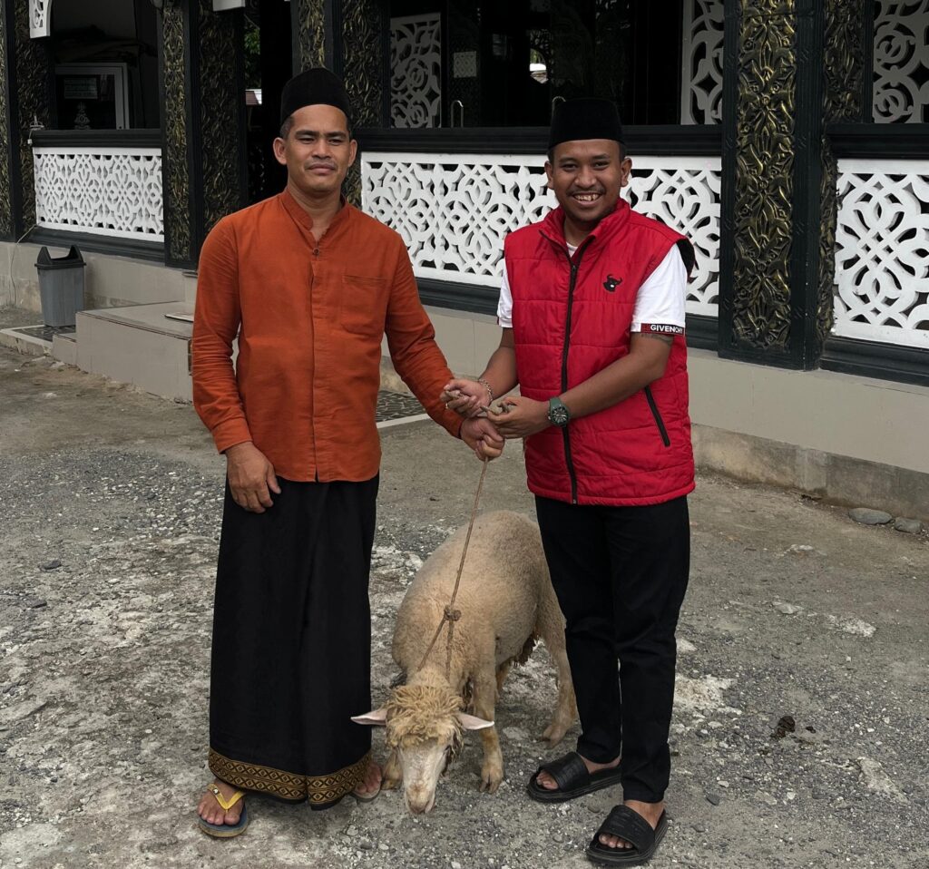 Jelang Idul Adha, Anggota DPRD Langkat Matthew Diemas Bastanta Berbagi Hewan Qurban
