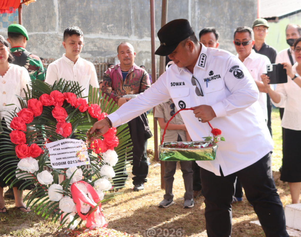 Wali Kota Gunungsitoli Hadiri Pemakaman Militer Alm Kopda David Putraman Gea