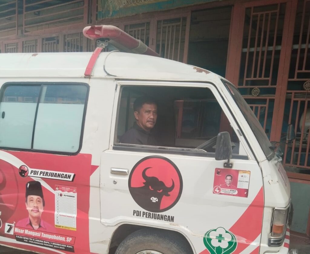 Waduh!, Ketua Fraksi PDI Perjuangan Labura Turun Tangan Antar Warga Sakit