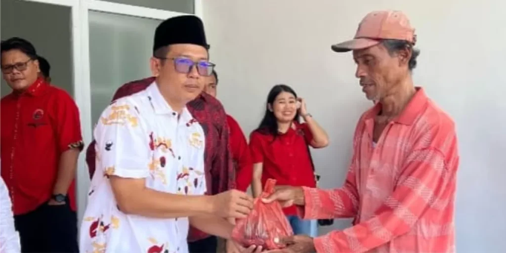 Ratusan Warga Warga Dapat Daging Qurban Dari DPC PDI Perjuangan Sergai