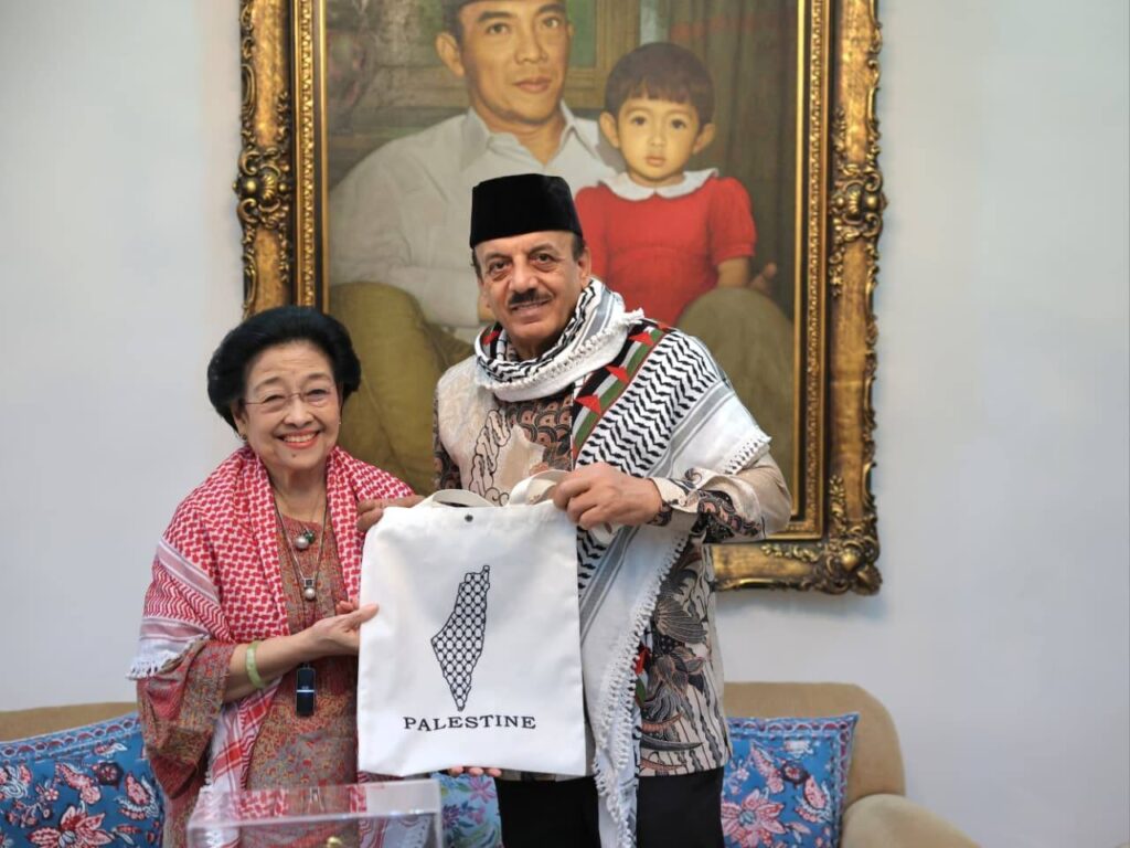 Dengarkan Paparan Dubes Palestina, Ibu Hj. Megawati Terharu Hingga Terisak