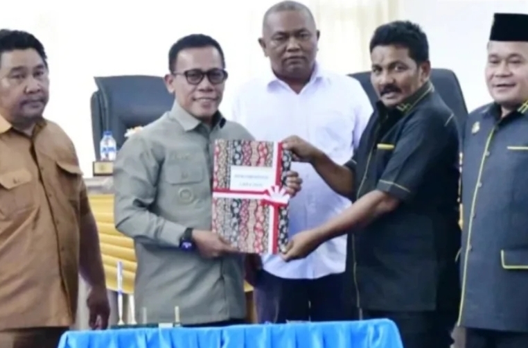 Masinton Pasaribu Hadiri Rapat Paripurna DPRD Tapteng Terkait Rekomendasi LKPJ TA 2025